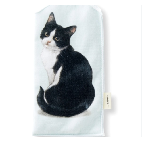 【机の上におすわり】 猫のペットボトルタオルハチワレ